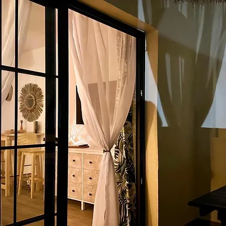 The Hut - Apartment *